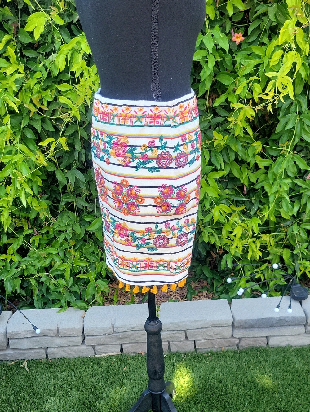 THML Multicolor Embroidered Pencil Skirt Southwest Boho Vibes Sz S - Picture 6 of 16